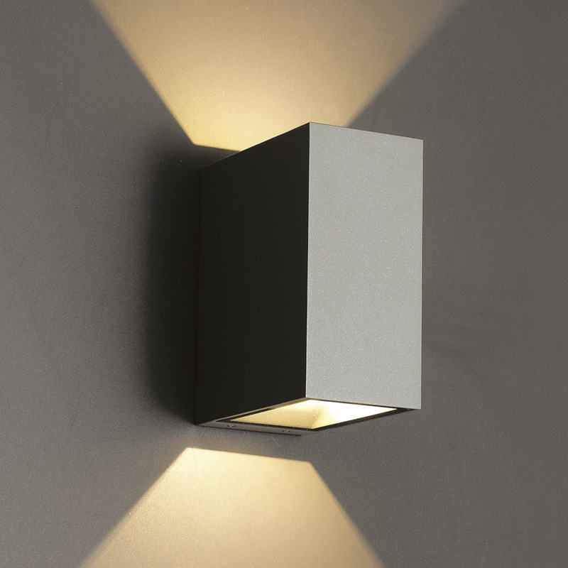 Wandleuchte QUBIT L LED 2x4.6W 2700°K dunkelgrau IP65
230V/24V/500mA DC/H=125 B=60 T=105