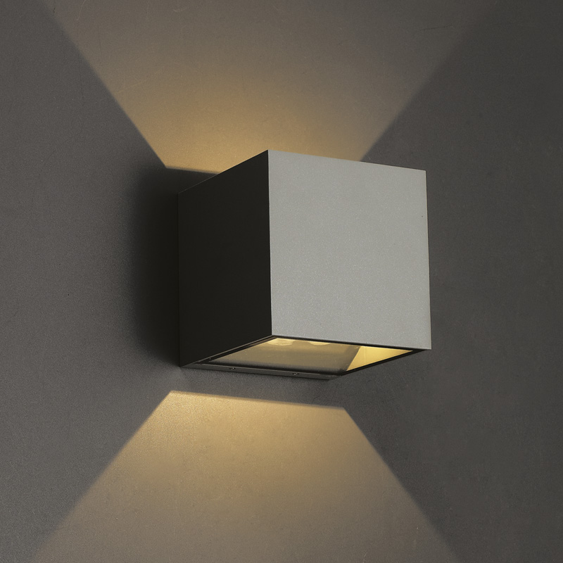 Wandleuchte QUBIT Q LED 1x13.6W 2700°K weiss IP54
230V/24V/700mA DC / H=102 B=102 T=105