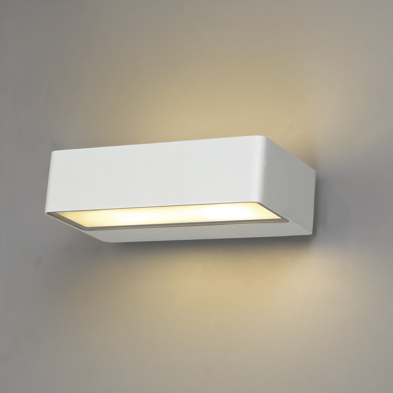 Wandleuchte Domo Led 10W 3000°K weiss matt
240V/950lm CRI80 3000°K L=190 T=102 H=50/ IP20
