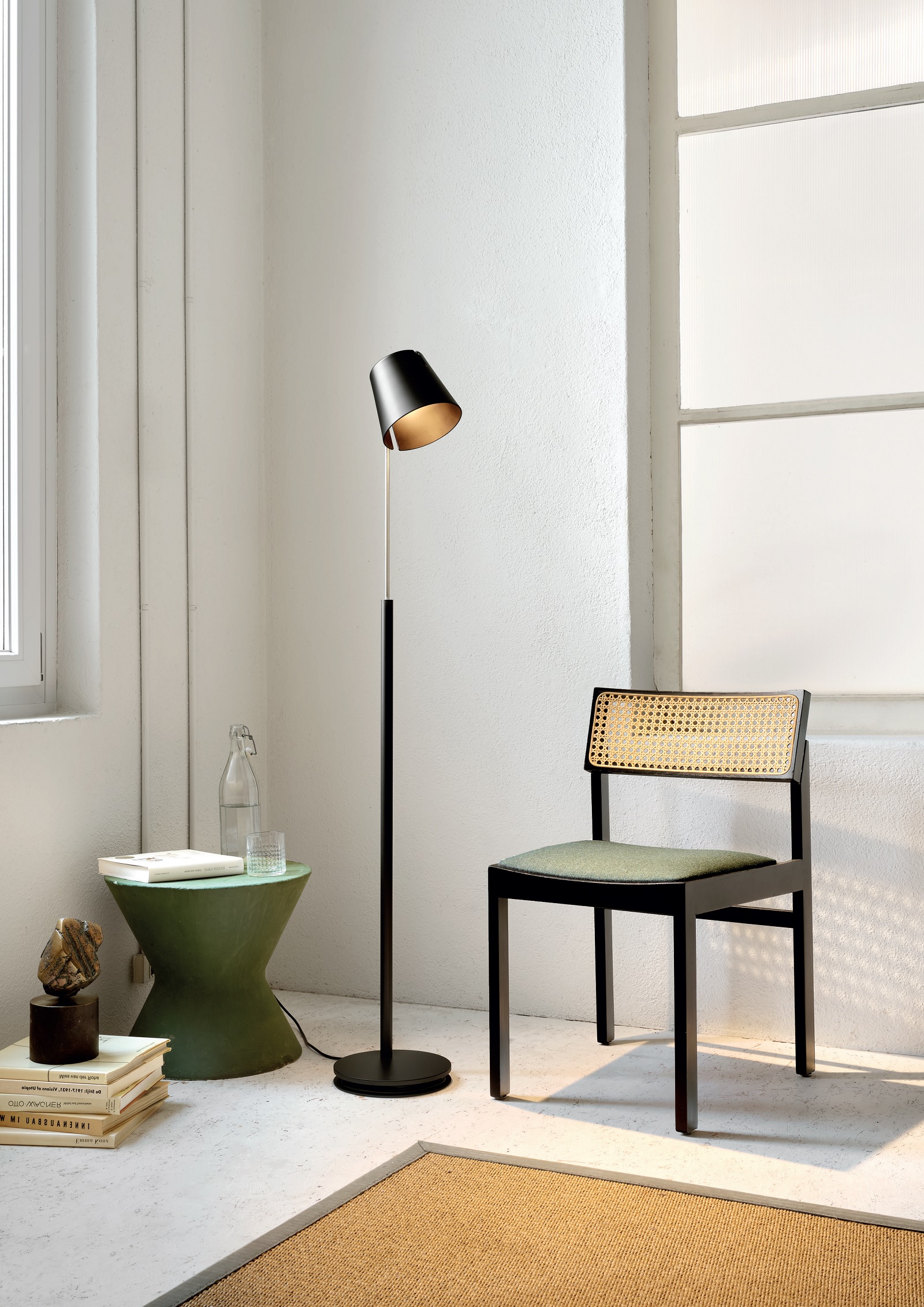 Steh-Leseleuchte FEZ 38W LED schwarz
240V/ 2700K 3090Lm RF D=17cm / IP20 - Image 6