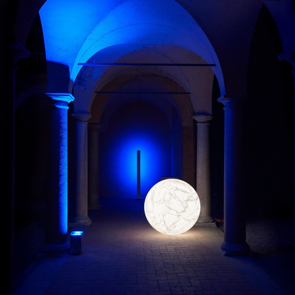 Bodenleuchte MOON F 80  Japan Papier
230V E27 max.15W LED D=78 H=80,5cm IP20