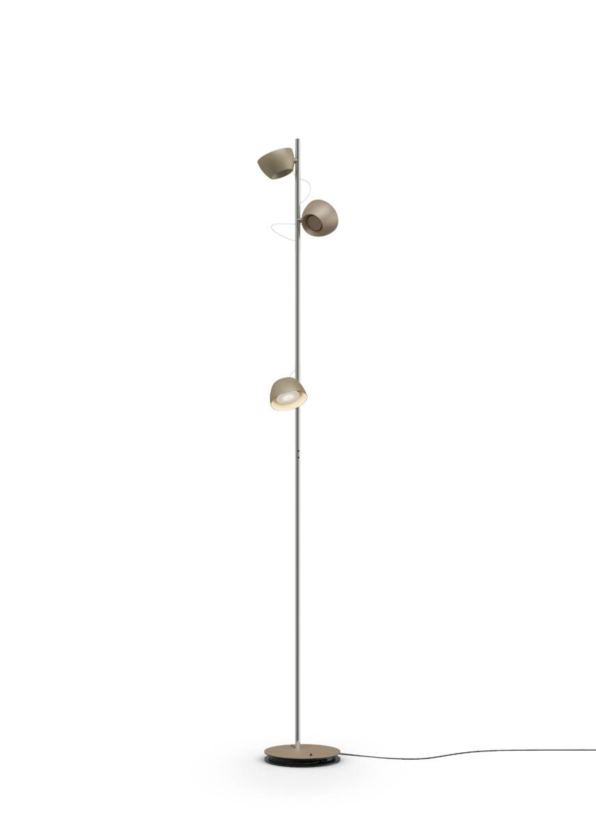 Steh-Leseleuchte IRIO S 62W bronze eloxiert
240V/2700K 6990Lm H=1875mm IP20