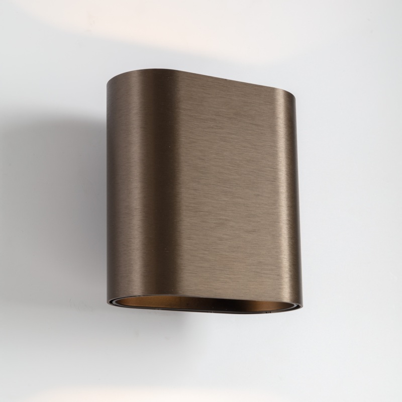 Wandleuchte Duell W /12W  bronze gebürstet
240V/ 2700K 537Lm CR90/ B=152 H=160 T=72 /IP20
