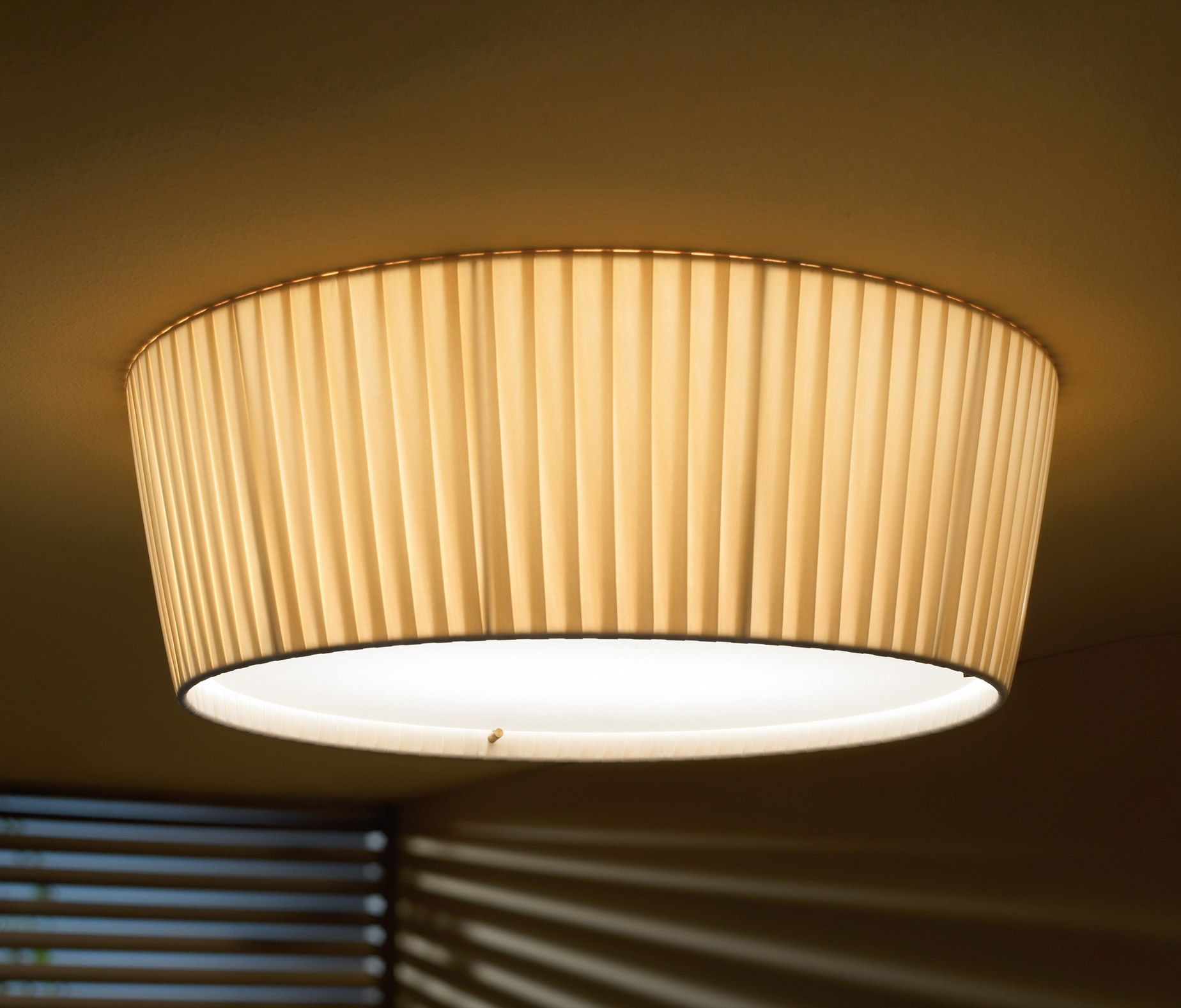Deckenleuchte Planfonet 60  crema
240V E27 4x9W  D=54 H=16cm IP66