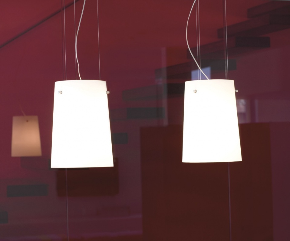 Hängeleuchte Sera small S11 Glas weiss
240V E27 2x 100W Nickel
D=220 H=2000