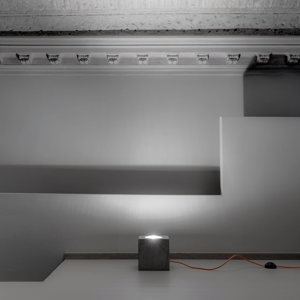 Tischleuchte Q Cement
230V, max 10W LED GU10 170x170x170mm IP20