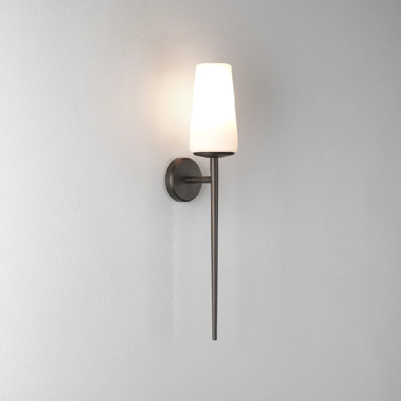Wandleuchte Beauville bronze
230V E27 max. 12W, IP44, Glas separat bestellen