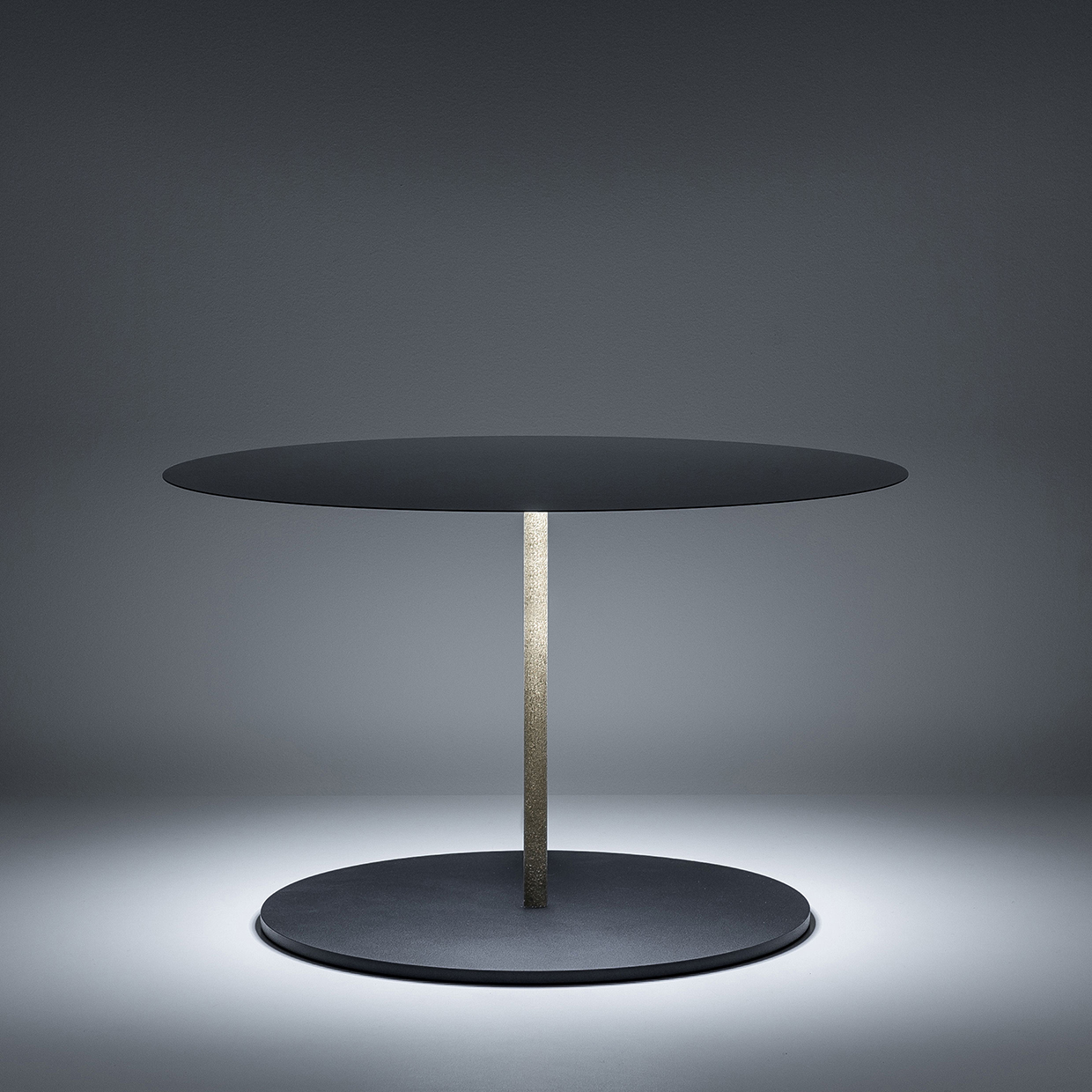 Tischleuchte Calvino LED18W 2700K messing
240V/24V 2700K 1372Lm D=500 H=303/520mm