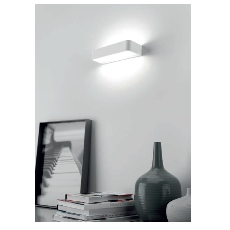 Wandleuchte FRAME W2 / 29W weiss matt
230V/2700K 3200lm CRI90 L=270 T=100 H=48 / IP20